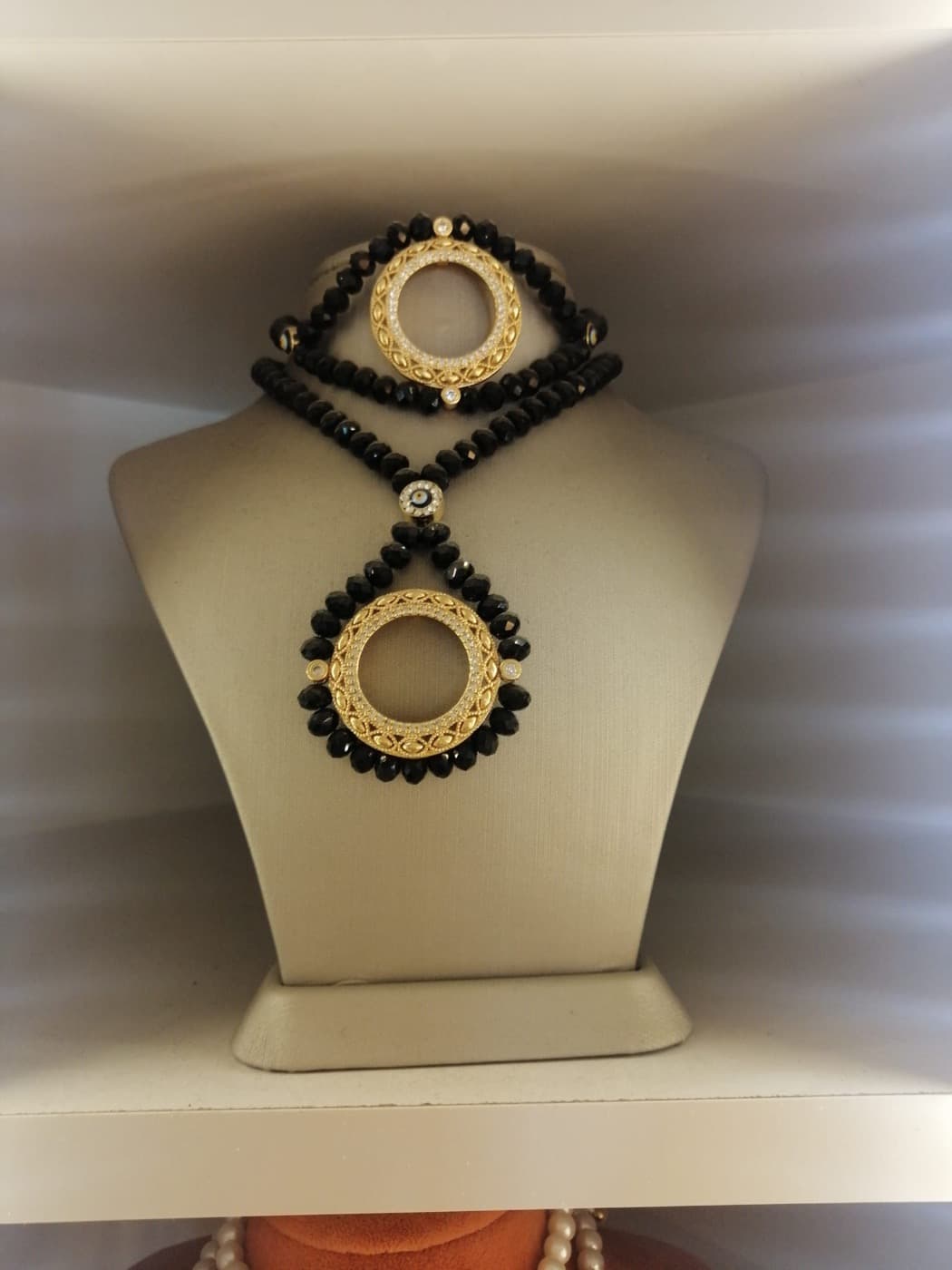 Gold and black stone necklace set
